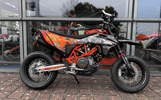 Umgebautes Motorrad KTM 690 SMC R von Road Star Motorcycles GmbH - Bild 9 Umgebautes Motorrad KTM 690 SMC R von Road Star Motorcycles GmbH - Bild 9