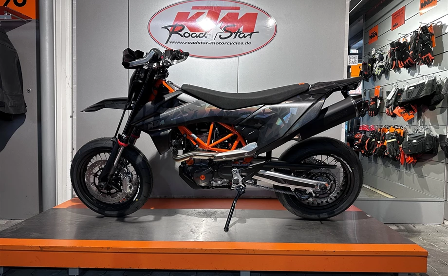 Umbgebautes Motorrad KTM 690 SMC R Bild 1: Umbgebautes Motorrad KTM 690 SMC R