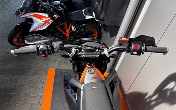 Umgebautes Motorrad KTM 690 SMC R von Road Star Motorcycles GmbH - Bild 11 Umgebautes Motorrad KTM 690 SMC R von Road Star Motorcycles GmbH - Bild 11
