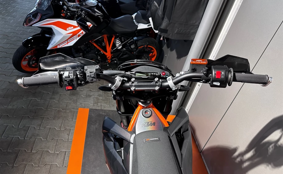 Umbgebautes Motorrad KTM 690 SMC R Bild 11: Umbgebautes Motorrad KTM 690 SMC R