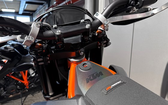 Umgebautes Motorrad KTM 690 SMC R von Road Star Motorcycles GmbH - Bild 12 Umgebautes Motorrad KTM 690 SMC R von Road Star Motorcycles GmbH - Bild 12