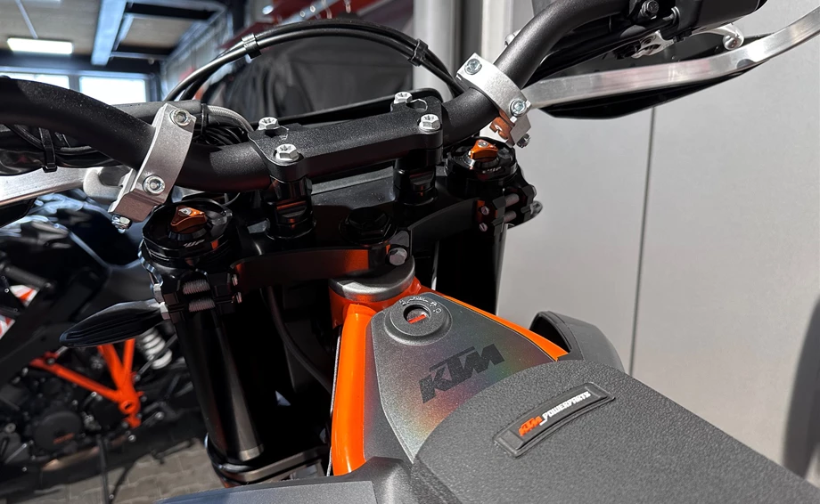 Umbgebautes Motorrad KTM 690 SMC R Bild 12: Umbgebautes Motorrad KTM 690 SMC R