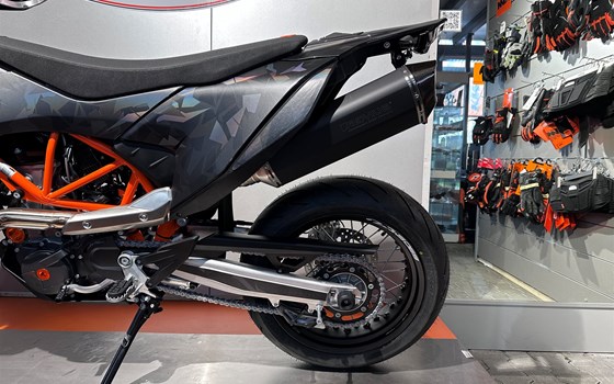 Umgebautes Motorrad KTM 690 SMC R von Road Star Motorcycles GmbH - Bild 2 Umgebautes Motorrad KTM 690 SMC R von Road Star Motorcycles GmbH - Bild 2