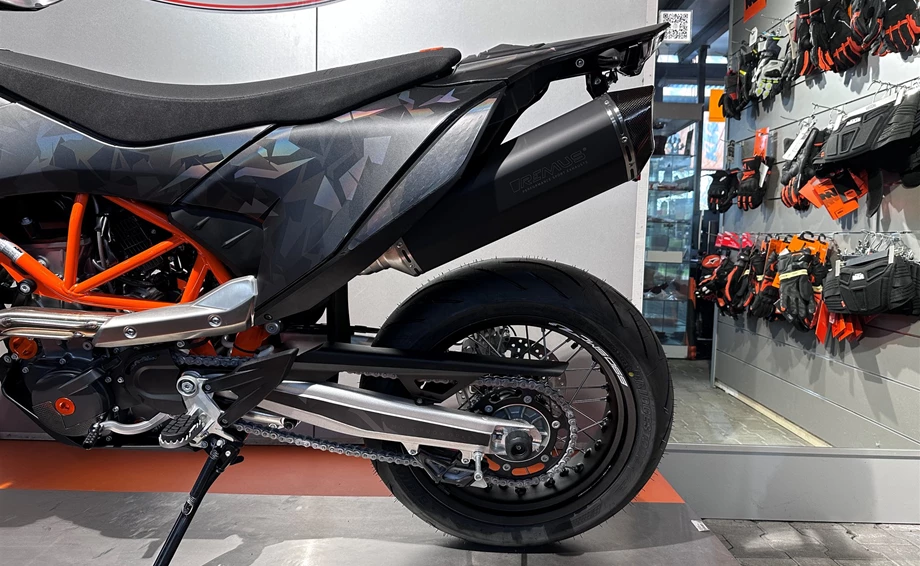 Umbgebautes Motorrad KTM 690 SMC R Bild 2: Umbgebautes Motorrad KTM 690 SMC R