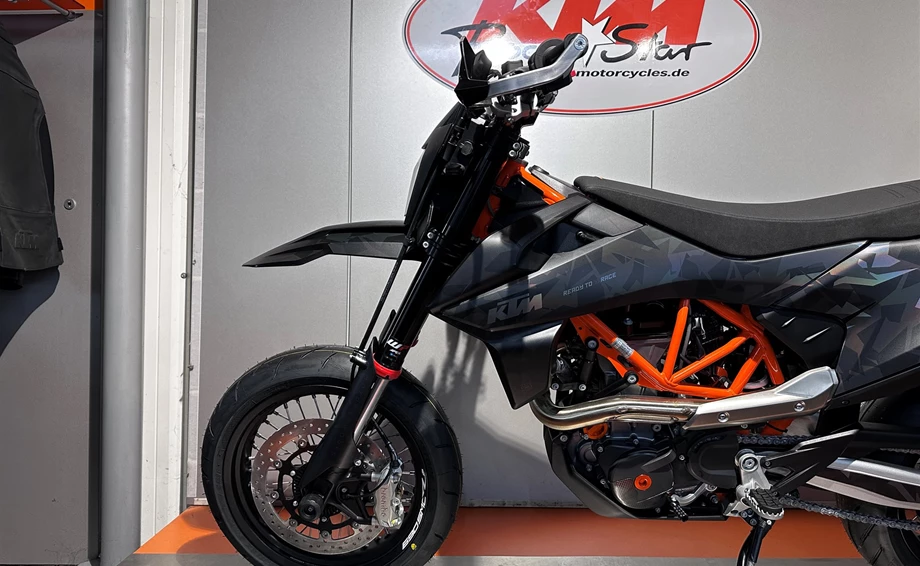 Umbgebautes Motorrad KTM 690 SMC R Bild 3: Umbgebautes Motorrad KTM 690 SMC R