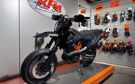 Umgebautes Motorrad KTM 690 SMC R von Road Star Motorcycles GmbH - Bild 4 Umgebautes Motorrad KTM 690 SMC R von Road Star Motorcycles GmbH - Bild 4