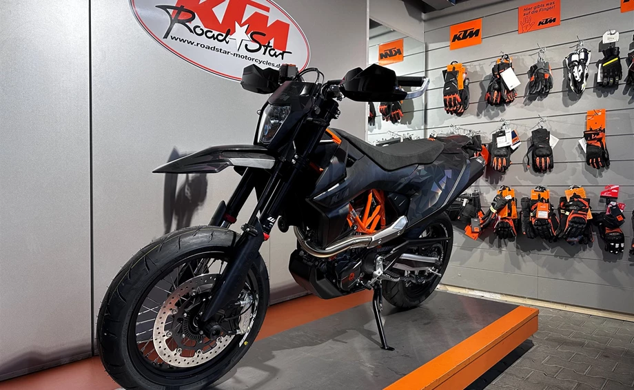 Umbgebautes Motorrad KTM 690 SMC R Bild 4: Umbgebautes Motorrad KTM 690 SMC R