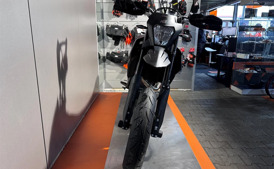Umbgebautes Motorrad KTM 690 SMC R Bild 6: Umbgebautes Motorrad KTM 690 SMC R