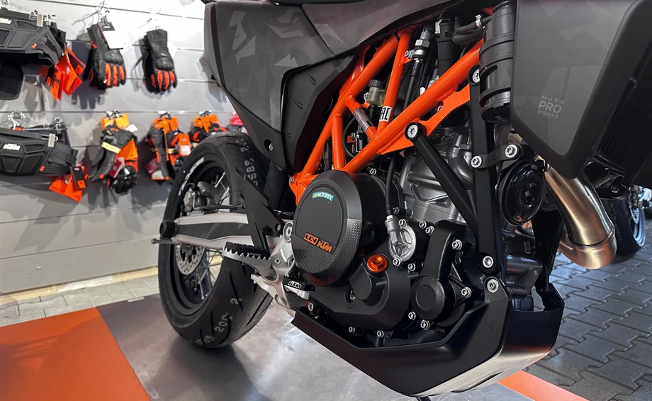 Umbgebautes Motorrad KTM 690 SMC R Bild 7: Umbgebautes Motorrad KTM 690 SMC R