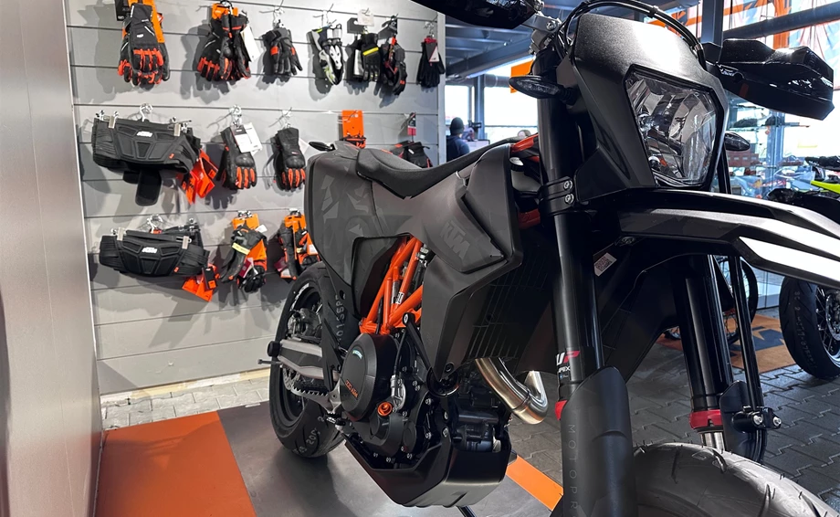 Umbgebautes Motorrad KTM 690 SMC R Bild 8: Umbgebautes Motorrad KTM 690 SMC R
