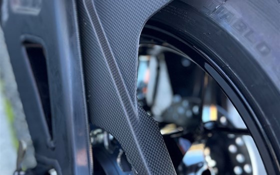 Umgebautes Motorrad Honda CBR1000RR-R Fireblade SP Carbon Edition von Direct Performance - Bild 13