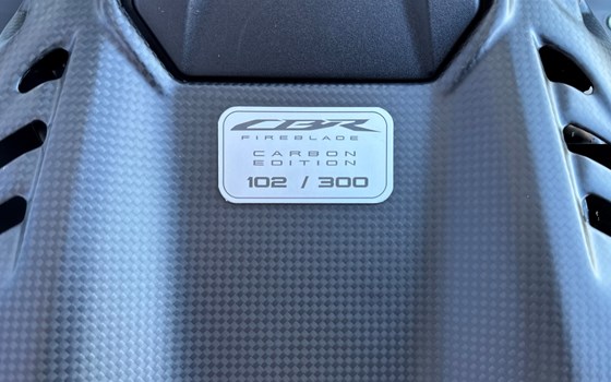 Umgebautes Motorrad Honda CBR1000RR-R Fireblade SP Carbon Edition von Direct Performance - Bild 12
