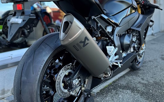 Umgebautes Motorrad Honda CBR1000RR-R Fireblade SP Carbon Edition von Direct Performance - Bild 10