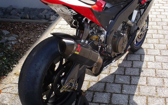 Umgebautes Motorrad Aprilia RSV4 1100 Factory von Peuker & Streeb Inh. Michael Rapp e.K. - Bild 2 Umgebautes Motorrad Aprilia RSV4 1100 Factory von Peuker & Streeb Inh. Michael Rapp e.K. - Bild 2
