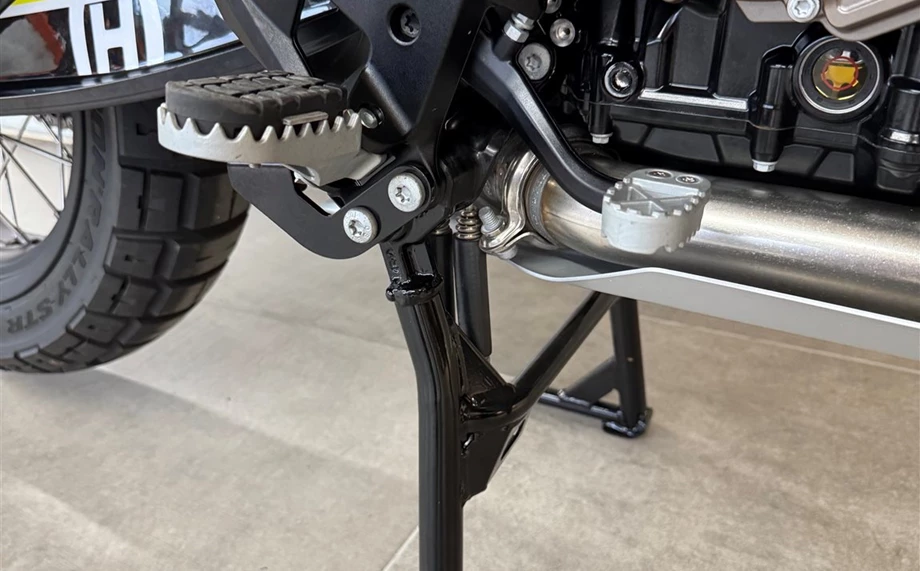 Umbgebautes Motorrad Husqvarna Norden 901 Bild 8: Umbgebautes Motorrad Husqvarna Norden 901