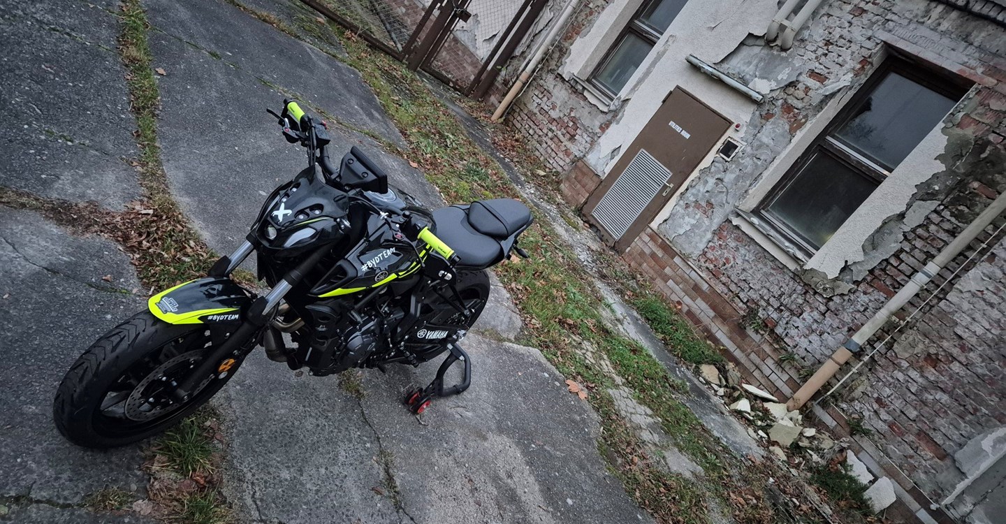 Umbgebautes Motorrad Yamaha MT-07