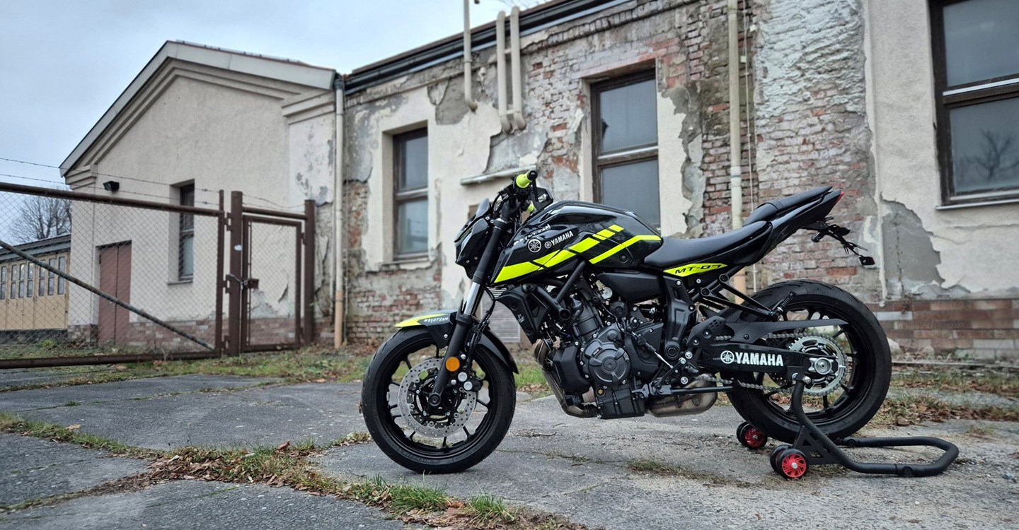 Umbgebautes Motorrad Yamaha MT-07