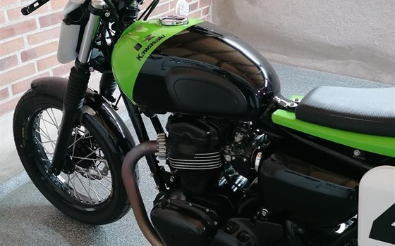 Umgebautes Motorrad Kawasaki W800 von user1137192 - Bild 12 Umgebautes Motorrad Kawasaki W800 von user1137192 - Bild 12