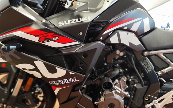 Umgebautes Motorrad Suzuki GSX-8R von Motorradtechnik Kranz GmbH - Bild 14 Umgebautes Motorrad Suzuki GSX-8R von Motorradtechnik Kranz GmbH - Bild 14