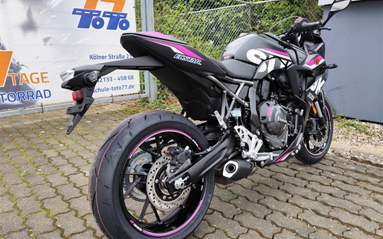 Umgebautes Motorrad Suzuki GSX-8R von Motorradtechnik Kranz GmbH - Bild 8 Umgebautes Motorrad Suzuki GSX-8R von Motorradtechnik Kranz GmbH - Bild 8