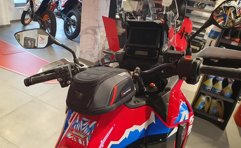 Umbgebautes Motorrad Honda CRF1100L Africa Twin Bild 11: Umbgebautes Motorrad Honda CRF1100L Africa Twin