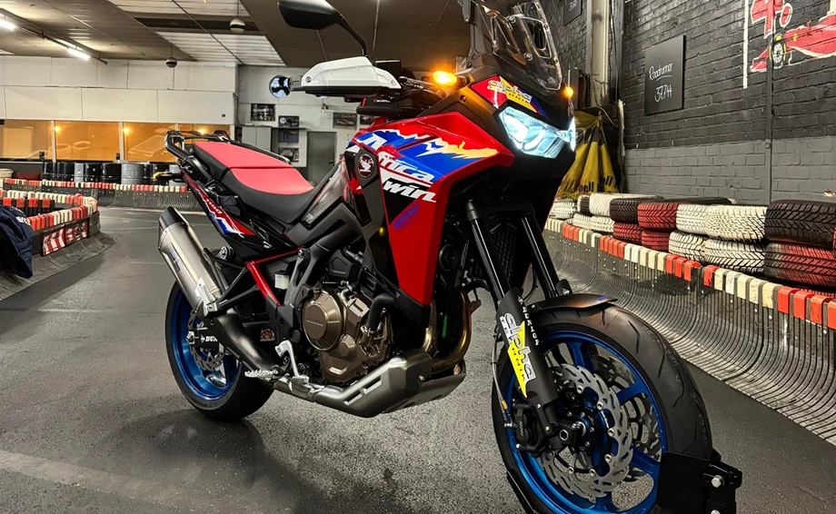 Umbgebautes Motorrad Honda CRF1100L Africa Twin Bild 2: Umbgebautes Motorrad Honda CRF1100L Africa Twin