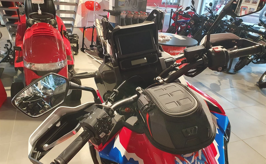 Umbgebautes Motorrad Honda CRF1100L Africa Twin Bild 22: Umbgebautes Motorrad Honda CRF1100L Africa Twin