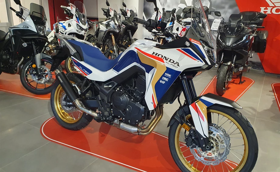 Umbgebautes Motorrad Honda XL750 Transalp Bild 2: Umbgebautes Motorrad Honda XL750 Transalp