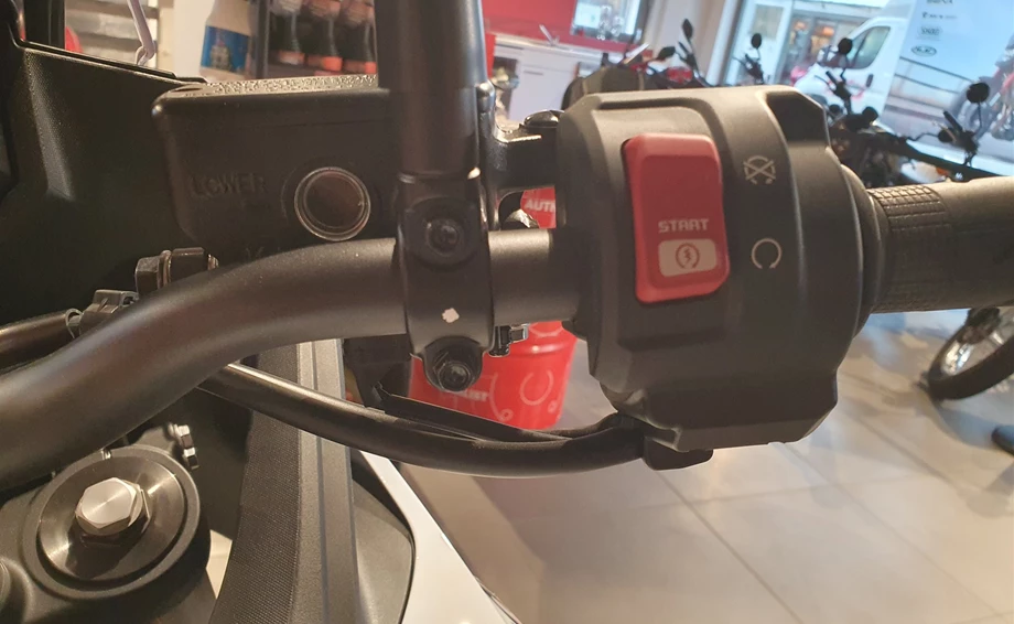 Umbgebautes Motorrad Honda XL750 Transalp Bild 21: Umbgebautes Motorrad Honda XL750 Transalp