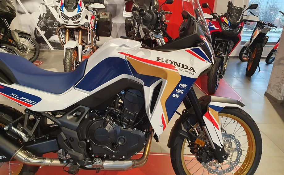 Umbgebautes Motorrad Honda XL750 Transalp Bild 8: Umbgebautes Motorrad Honda XL750 Transalp