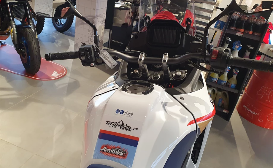 Umbgebautes Motorrad Honda XL750 Transalp Bild 9: Umbgebautes Motorrad Honda XL750 Transalp