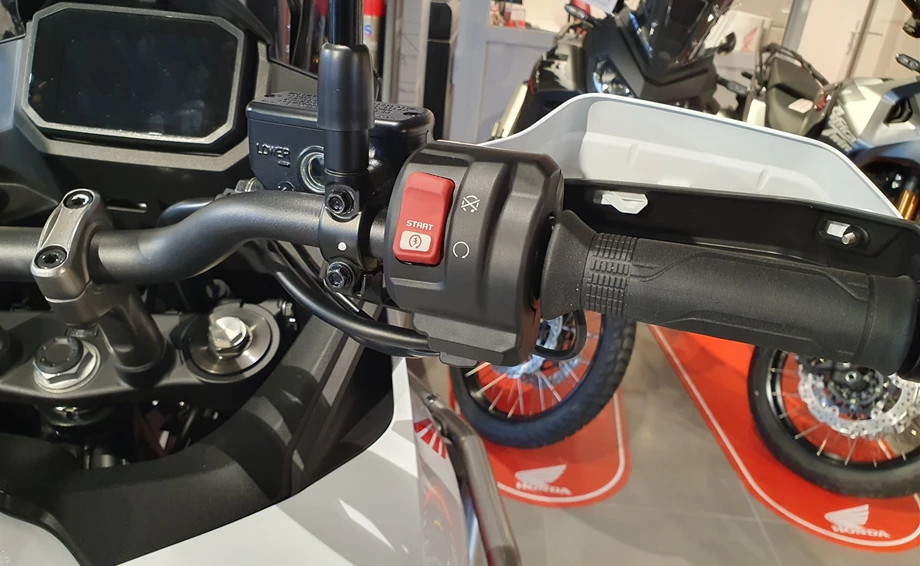 Umbgebautes Motorrad Honda XL750 Transalp Bild 21: Umbgebautes Motorrad Honda XL750 Transalp