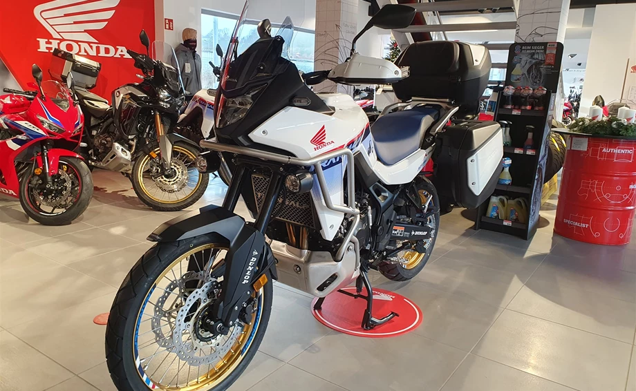 Umbgebautes Motorrad Honda XL750 Transalp Bild 4: Umbgebautes Motorrad Honda XL750 Transalp