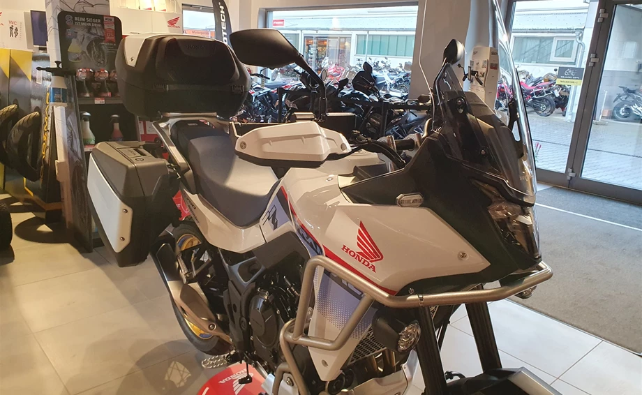 Umbgebautes Motorrad Honda XL750 Transalp Bild 7: Umbgebautes Motorrad Honda XL750 Transalp