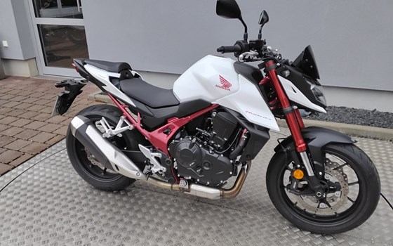 Umgebautes Motorrad Honda CB 750 von Zweiradtechnik Jörg Schlieter - Bild 1 Umgebautes Motorrad Honda CB 750 von Zweiradtechnik Jörg Schlieter - Bild 1
