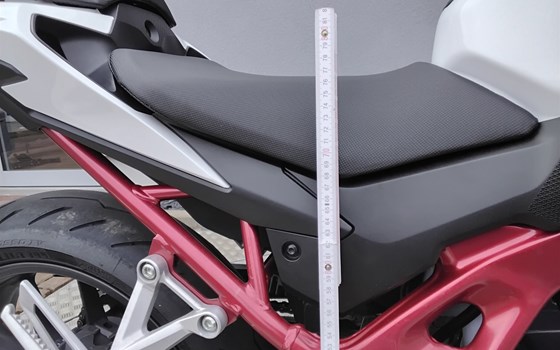 Umgebautes Motorrad Honda CB 750 von Zweiradtechnik Jörg Schlieter - Bild 2 Umgebautes Motorrad Honda CB 750 von Zweiradtechnik Jörg Schlieter - Bild 2