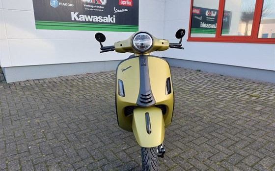 Umgebautes Motorrad Vespa GTS 300 Super Sport von WIKO Motorrad GmbH - Bild 2 Umgebautes Motorrad Vespa GTS 300 Super Sport von WIKO Motorrad GmbH - Bild 2