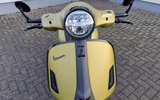 Umgebautes Motorrad Vespa GTS 300 Super Sport von WIKO Motorrad GmbH - Bild 4 Umgebautes Motorrad Vespa GTS 300 Super Sport von WIKO Motorrad GmbH - Bild 4
