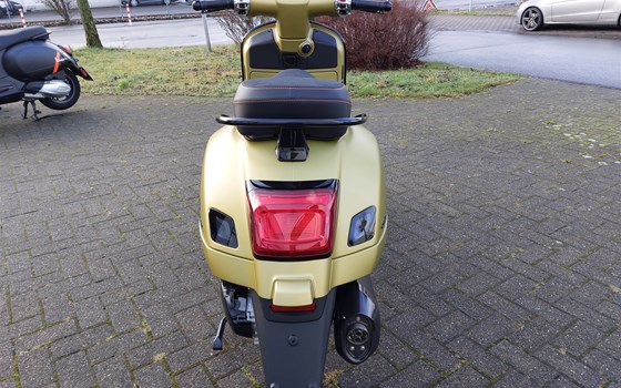 Umgebautes Motorrad Vespa GTS 300 Super Sport von WIKO Motorrad GmbH - Bild 8 Umgebautes Motorrad Vespa GTS 300 Super Sport von WIKO Motorrad GmbH - Bild 8