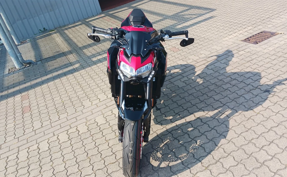 Umbgebautes Motorrad Kawasaki Z900 Bild 3: Umbgebautes Motorrad Kawasaki Z900