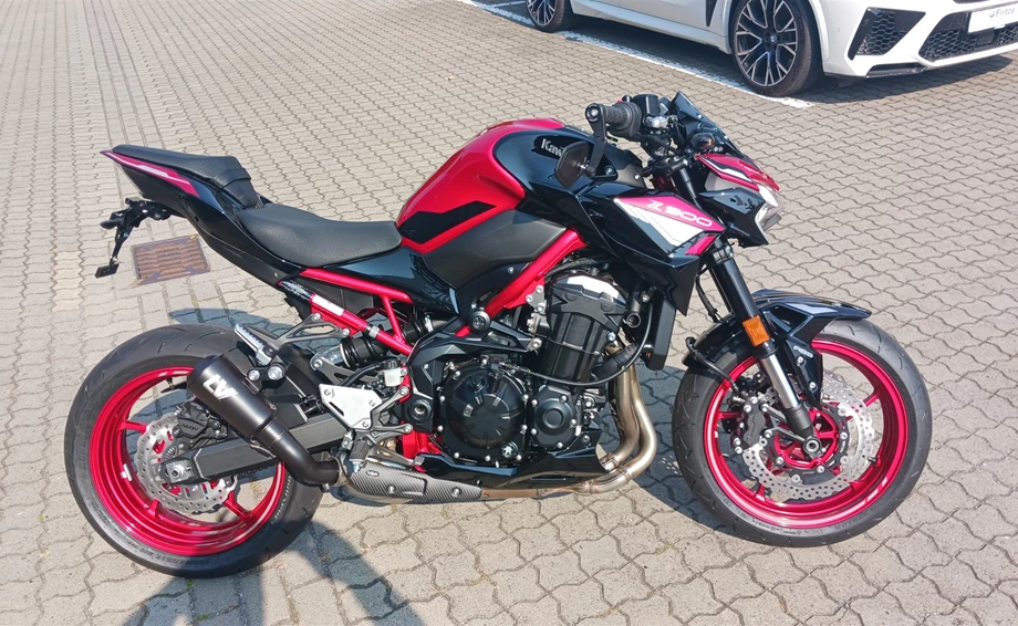 Umbgebautes Motorrad Kawasaki Z900 Bild 1: Umbgebautes Motorrad Kawasaki Z900