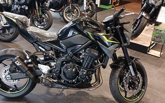 Umgebautes Motorrad Kawasaki Z900 von Autohaus Fritze GmbH & Co.KG - Bild 8 Umgebautes Motorrad Kawasaki Z900 von Autohaus Fritze GmbH & Co.KG - Bild 8