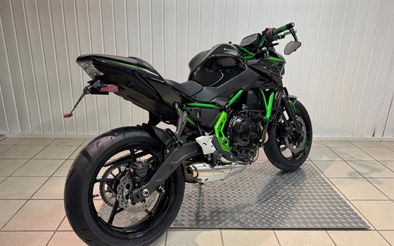 Umgebautes Motorrad Kawasaki Z650 von Zweirad Meggle - Bild 3 Umgebautes Motorrad Kawasaki Z650 von Zweirad Meggle - Bild 3
