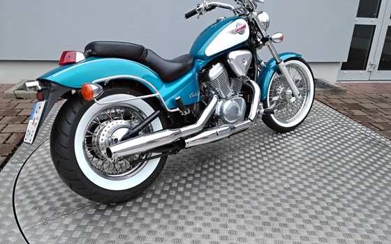 Umgebautes Motorrad Honda VT 600 C Shadow von Zweiradtechnik Jörg Schlieter - Bild 2 Umgebautes Motorrad Honda VT 600 C Shadow von Zweiradtechnik Jörg Schlieter - Bild 2