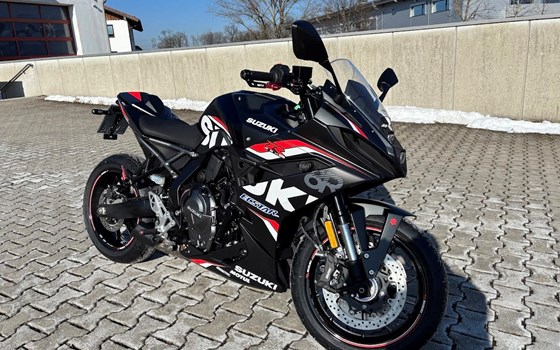Umgebautes Motorrad Suzuki GSX-8R von Suedbike e.K. Inhaber Wolfgang Schustek - Bild 1 Umgebautes Motorrad Suzuki GSX-8R von Suedbike e.K. Inhaber Wolfgang Schustek - Bild 1