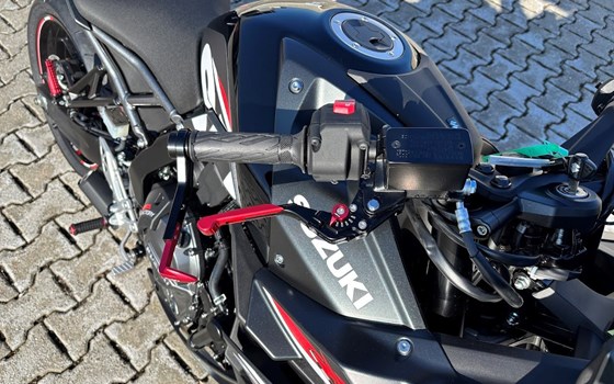 Umgebautes Motorrad Suzuki GSX-8R von Suedbike e.K. Inhaber Wolfgang Schustek - Bild 3 Umgebautes Motorrad Suzuki GSX-8R von Suedbike e.K. Inhaber Wolfgang Schustek - Bild 3