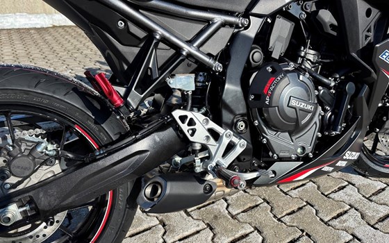 Umgebautes Motorrad Suzuki GSX-8R von Suedbike e.K. Inhaber Wolfgang Schustek - Bild 5 Umgebautes Motorrad Suzuki GSX-8R von Suedbike e.K. Inhaber Wolfgang Schustek - Bild 5