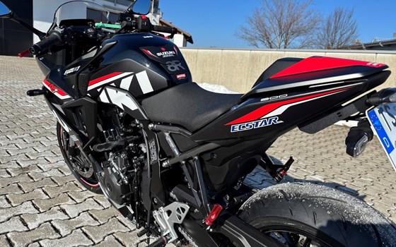 Umgebautes Motorrad Suzuki GSX-8R von Suedbike e.K. Inhaber Wolfgang Schustek - Bild 8 Umgebautes Motorrad Suzuki GSX-8R von Suedbike e.K. Inhaber Wolfgang Schustek - Bild 8