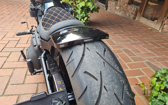 Umgebautes Motorrad Harley-Davidson Softail Street Bob 114 FXBBS von X-Trem Custombikes - Bild 15 Umgebautes Motorrad Harley-Davidson Softail Street Bob 114 FXBBS von X-Trem Custombikes - Bild 15