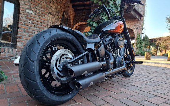 Umgebautes Motorrad Harley-Davidson Softail Street Bob 114 FXBBS von X-Trem Custombikes - Bild 26 Umgebautes Motorrad Harley-Davidson Softail Street Bob 114 FXBBS von X-Trem Custombikes - Bild 26